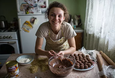 Шоколадные «пирожные без печи»: 15 минут работы, дальше холодильник делает вкус