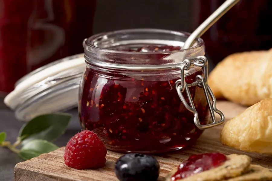 А у вас варенье засахарилось: простой способ вернуть заготовке нежную текстуру