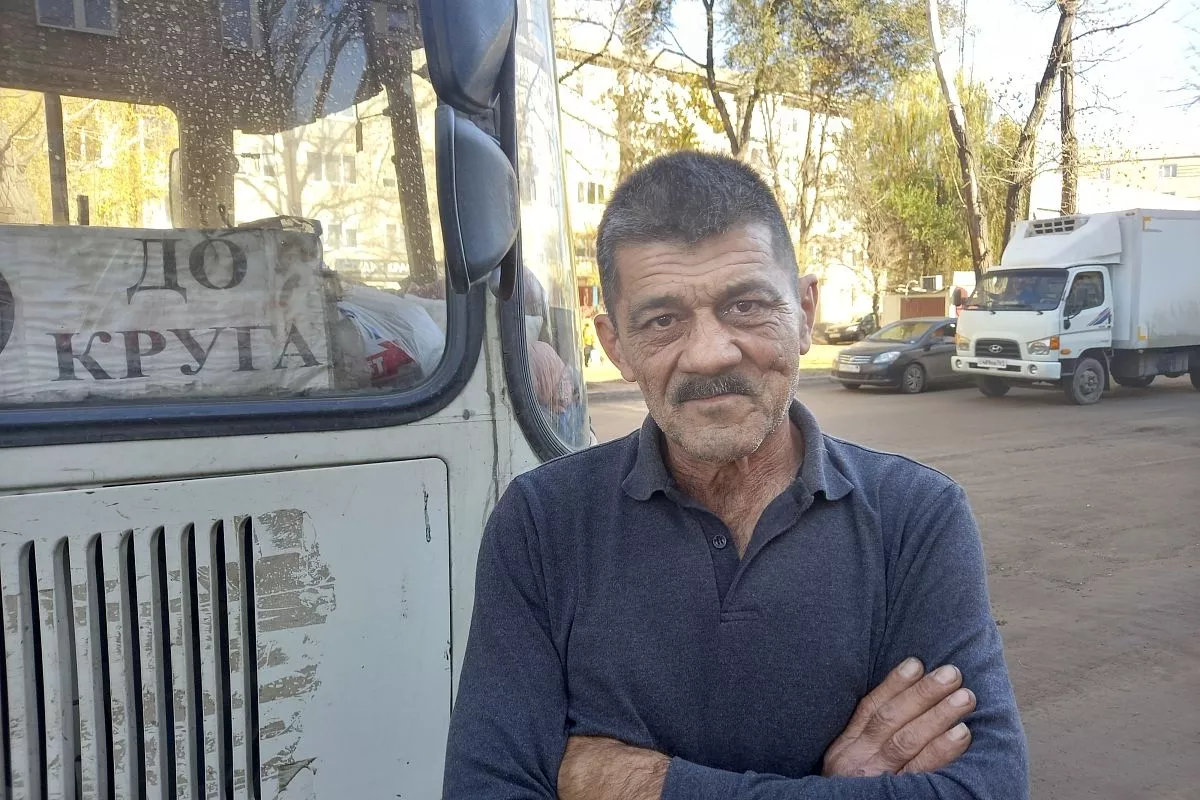 Героический Владимир Будур. Во время обстрела был ранен, но не бросил пассажиров и отвез их до безопасного места. 