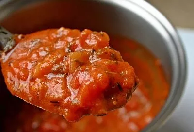 Нарезала овощи, налила воды и через полчаса вся семья наслаждается шикарным густым, вкуснющим супом. Похож на харчо, но еще вкуснее