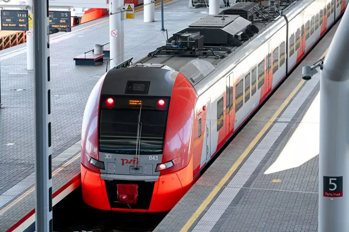 В режиме наземного метро будут курсировать электрички между Сочи и Сириусом: интервал поездов составит 20 минут 