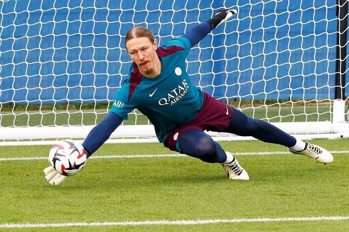 «Он показал уровень». Тренер «ПСЖ» Энрике – об игре Сафонова