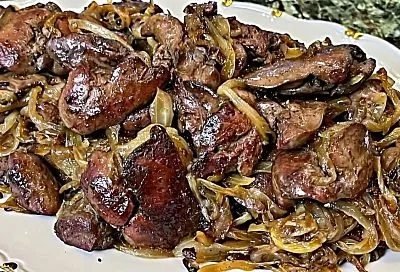 От такой печенки сложно оторваться, а всего-то надо было потратить пять минут и нежная печенка у вас на столе