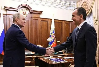 Вениамин Кондратьев поздравил Владимира Путина с днем рождения
