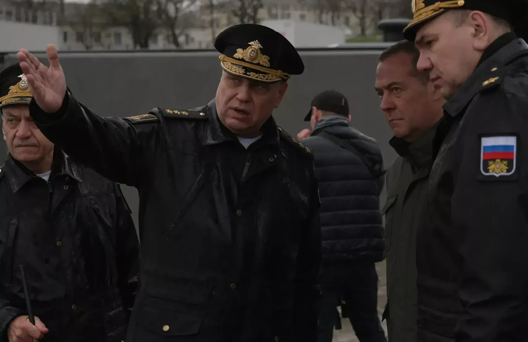 Дмитрий Медведев обсудил в Новороссийске защиту Черноморского побережья