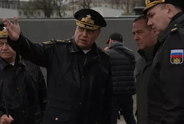 Дмитрий Медведев обсудил в Новороссийске защиту Черноморского побережья