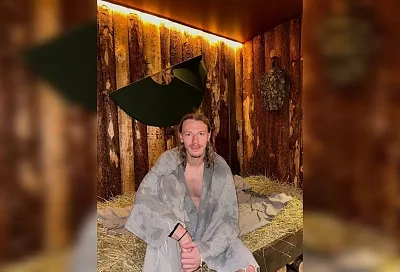 «Атмосфера - как дома»: Матвей Сафонов опубликовал фото из русской бани в Париже