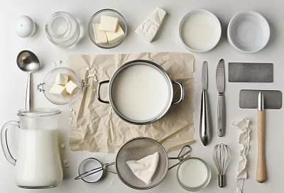 Без ферментов и заквасок: свежий сыр из 1 л молока  — идеален для бутербродов