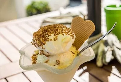 Держите себя в руках! Сколько мороженого, съеденного летом, не навредят здоровью, а наоборот - укрепят его?