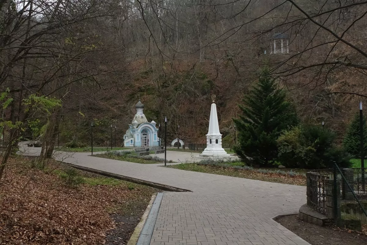 Девочки-подростки в Горячем Ключе сорвались со скалы, пытаясь сделать фото