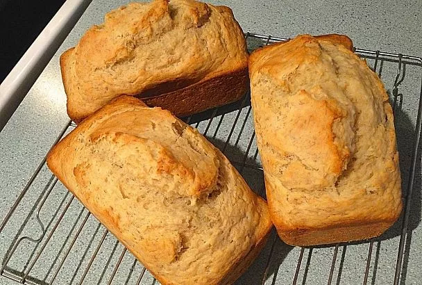 Испеките осенний кекс по-быстрому: из тыквы и манки. Хрустит так, что услышит даже бабушка из соседней комнаты