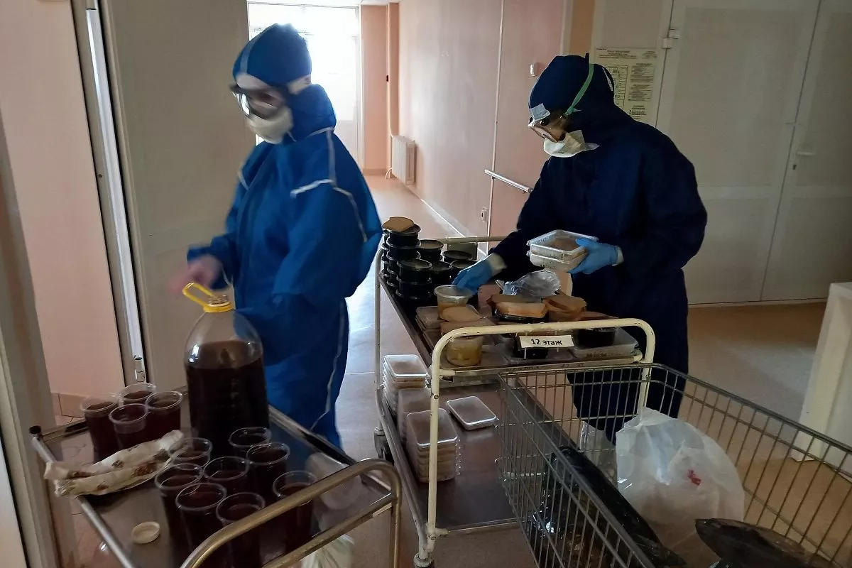 Еду развозят в одноразовой посуде. Еду развозят в одноразовой посуде.