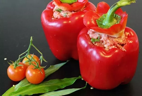 Кулинарная классика, которую надо уметь правильно готовить: фаршированный болгарский перец