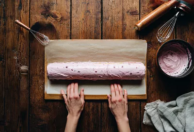 Ягодный бисквит-рулет с кремом-суфле