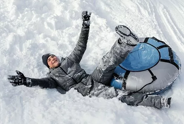 ЛДПР предложила выдавать семьям с детьми сертификаты на зимний отдых