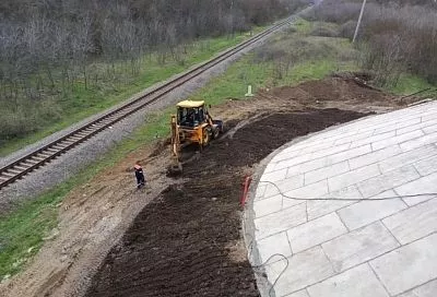На трассе Краснодар – Ейск в районе станицы Староминской завершили основные работы на путепроводе через железную дорогу