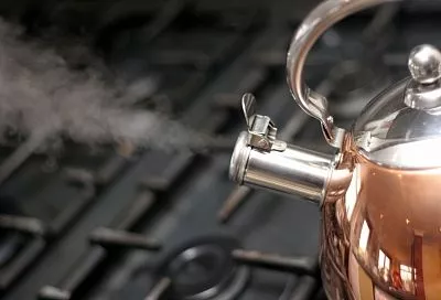 Самые легкие, но эффективные способы очистки металлического чайника от нагара и жира