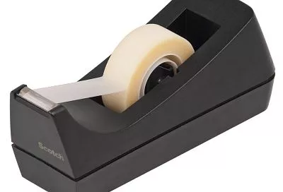 Одной проблемой меньше: эти простые средства помогут без следов удалить липкие пятна от скотча на стекле и мебели