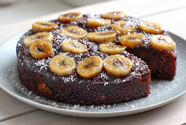 Шоколадный пирог с бананами на сковороде вкуснее торта: нежный, ароматный и без духовки за 20 мин