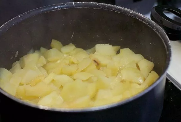 Вкусно и очень ароматно - «янтарное» варенье из яблок 