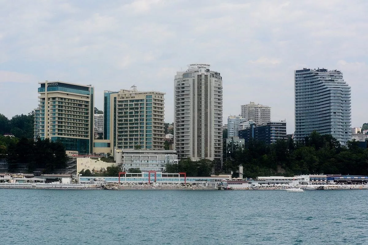 Сочи вошел в топ-3 городов России с самыми дорогими комнатами