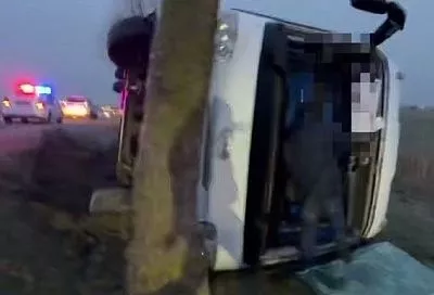 Автобус с вахтовиками опрокинулся из-за сильного ветра под Анапой. Есть пострадавший