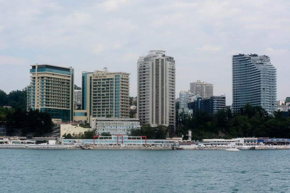 Сочи вошел в топ-3 городов России с самыми дорогими комнатами