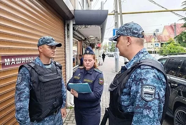 19 штрафов побудили жительницу Сочи снести незаконные строения на земле санатория