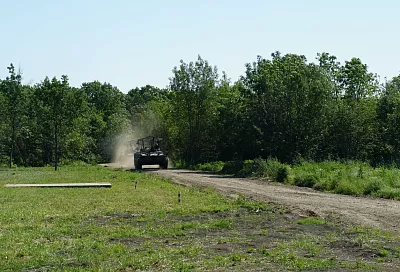 Экипажи БМП-3 уничтожили условного противника в ходе тактических занятий в учебном центре ЮВО