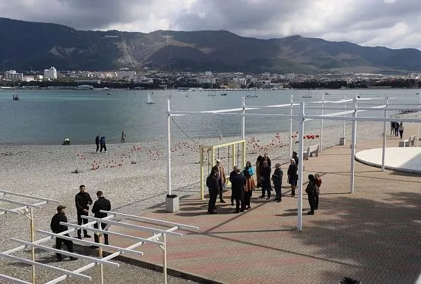 73 пляжа будут работать летом в Геленджике