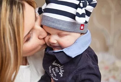 Хватит мучаться: какое питание полезнее для младенца - грудное молоко или смесь