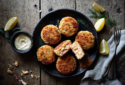 Крабовые котлеты, как в дорогом ресторане: из лосося, креветок и палочек