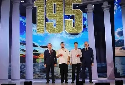 Ключи от новой жизни: в Геленджике поздравили молодых новоселов