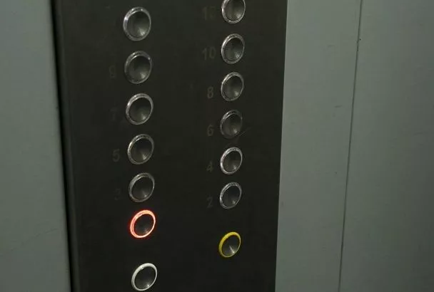 Управляющая компания прокомментировала инцидент с лифтом в краснодарской многоэтажке