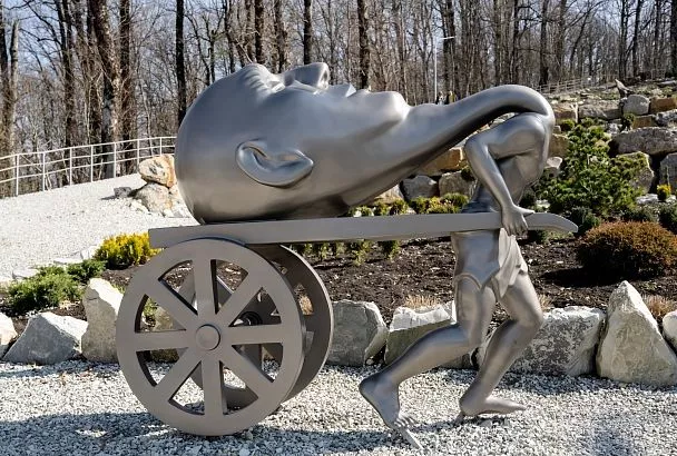 Белая шляпа, внутренний ребенок и снежный человек: какие необычные памятники и скульптуры могут увидеть туристы на Кубани 