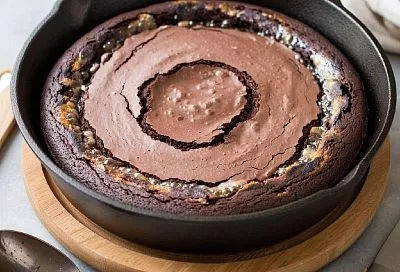 Шоколадный торт на сковороде: простой рецепт без духовки и раскатки, можно заморозить