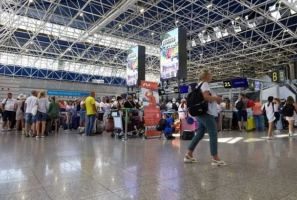 Более 80 рейсов на прилет и вылет задерживаются в аэропорту Сочи