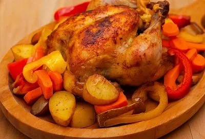 Подруга сначала смотрела с удивлением, а потом скупила все зубочистки в магазине. Теперь и у нее на столе самая вкусная и сочная курица из духовки