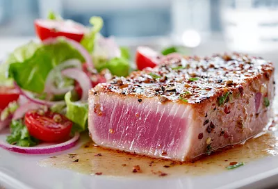Стейк из тунца за 10 минут: сочный, как в ресторане