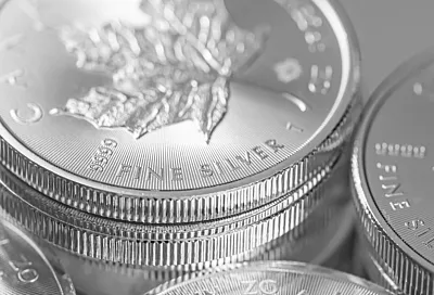 Эксперт спрогнозировал падение цен на серебро до 60–70 долларов к концу года