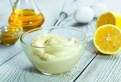 Не паникую, если муж забыл купить майонез - беру яйца, горчицу и блендер и через пять минут у меня уже целая банка белого домашнего соуса 