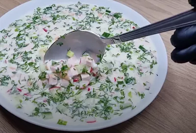 Лучшая окрошка! Вкуснее вы точно не ели! Порезал всё и в кастрюлю, но есть нюанс – самый смак в такой заправке