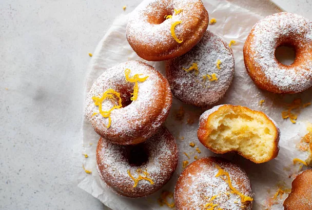 Пончики на кефире без дрожжей: мягкие, ароматные и простые