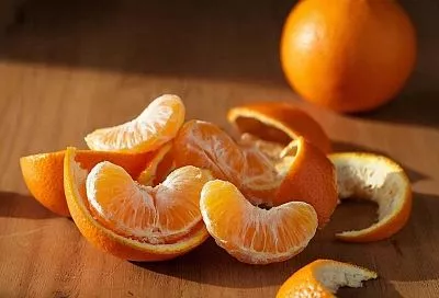 Лайфхак с мандариновыми корками и содой: домашний способ борьбы с жиром