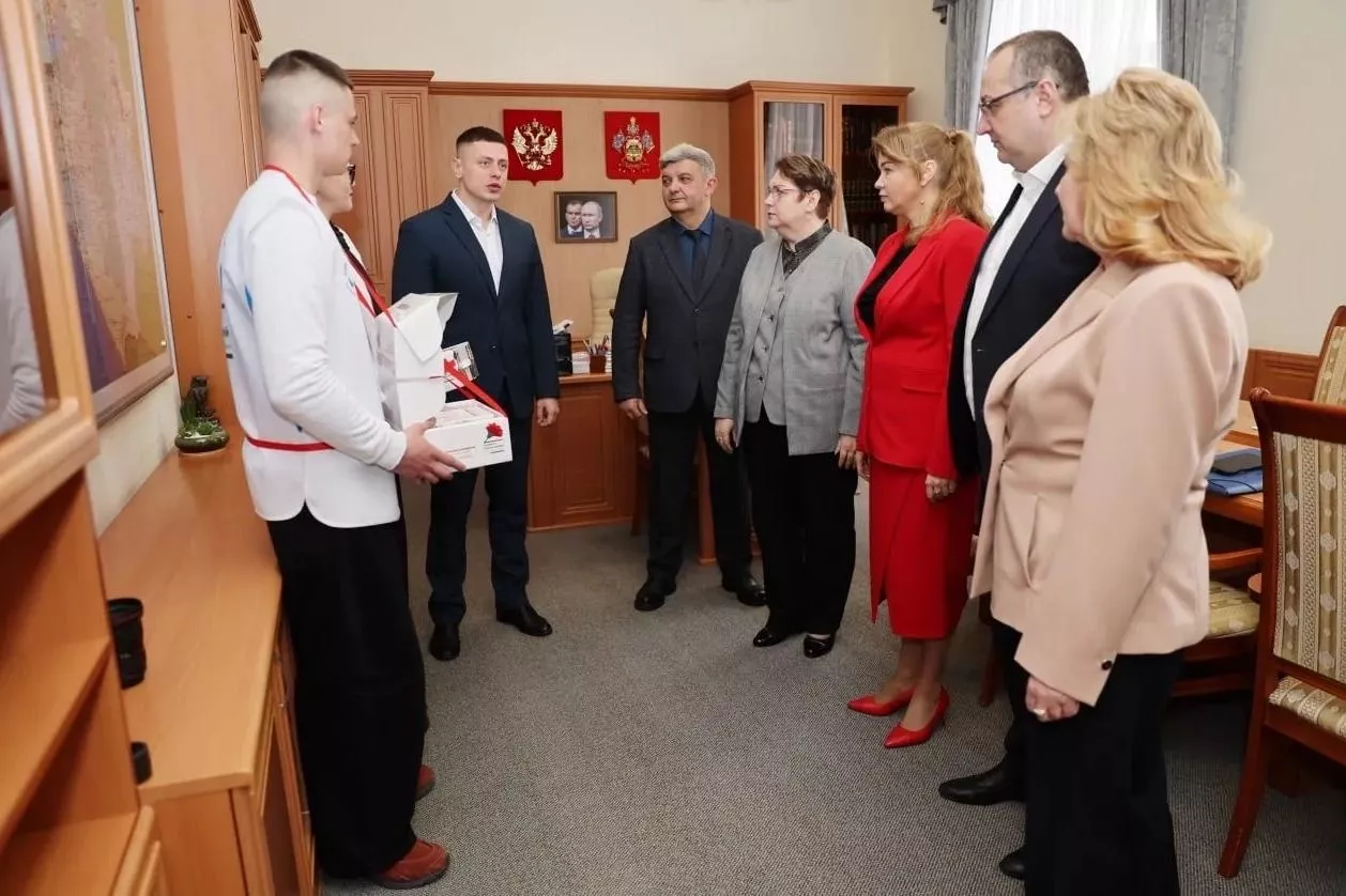 Вице-губернатор Кубани Елена Воробьева приняла участие во Всероссийской акции «Красная гвоздика»