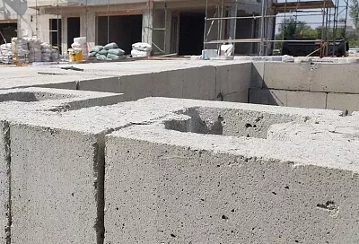 Фундамент для дома из газобетона: сравниваем ленточный, плитный и свайный - стены без трещин