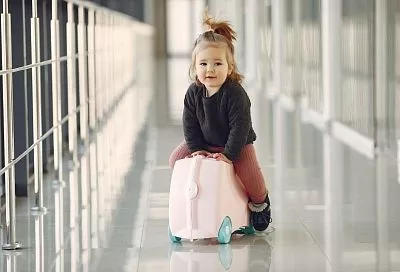 Скучно не будет, шумно - тоже. Чем кроме мультиков в смартфоне можно занять ребенка во время поездки в отпуск