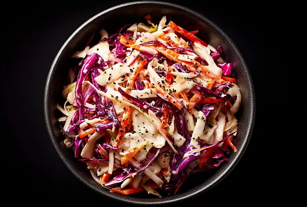 Классический хрустящий салат Коул Слоу: идеальный спутник для барбекю