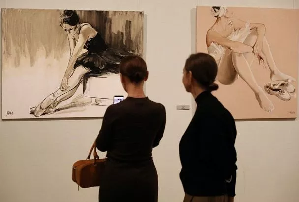 В Краснодаре в музее им. Коваленко открылась выставка Наталии Бутко «За кулисами»