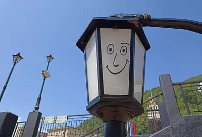 Приятно познакомиться: на горном курорте Сочи появился «гостеприимный» фонарь